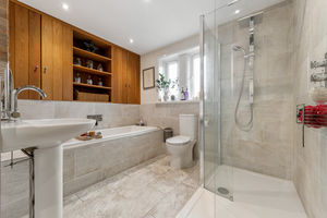 Family Bathroom- click for photo gallery